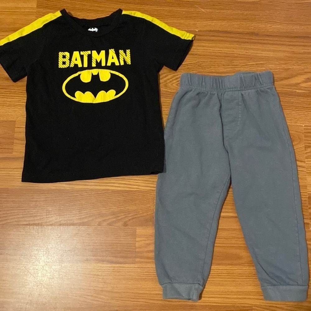 Batman Outfit size 24 months (CA)